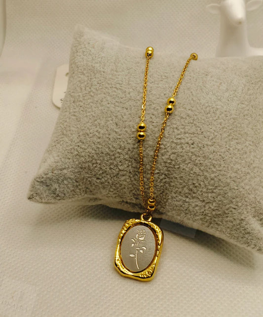 Gold Tone Flower Necklace