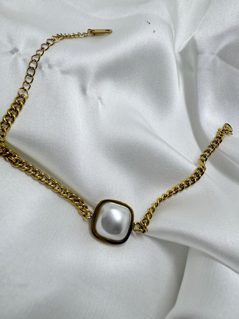 white pearl bracelet