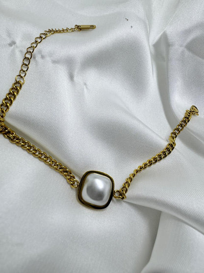 white pearl bracelet