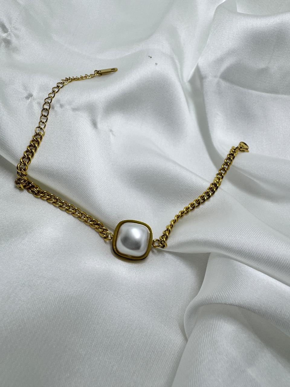 white pearl bracelet