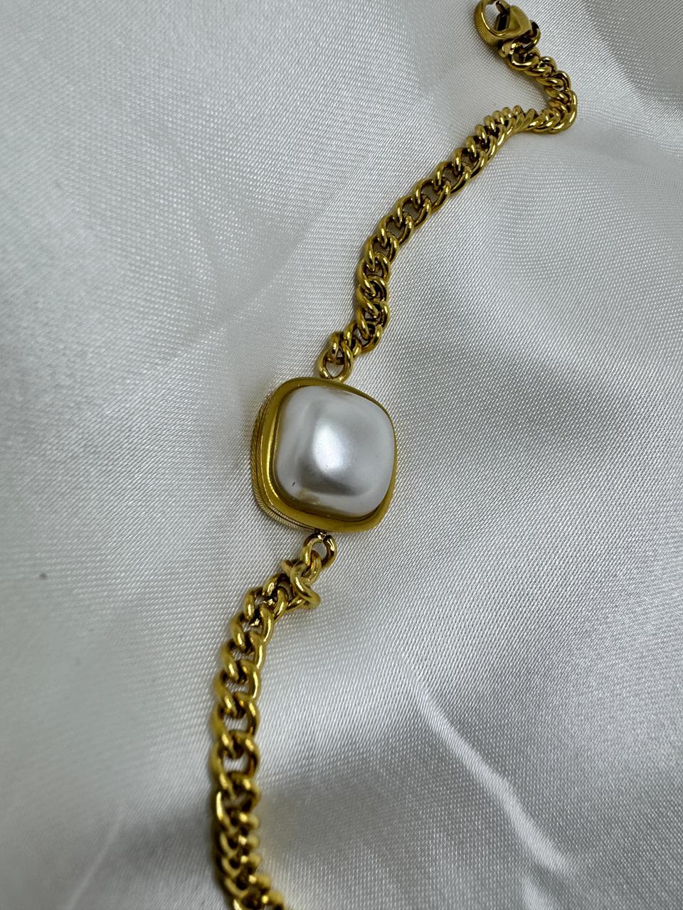 white pearl bracelet