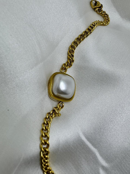 white pearl bracelet