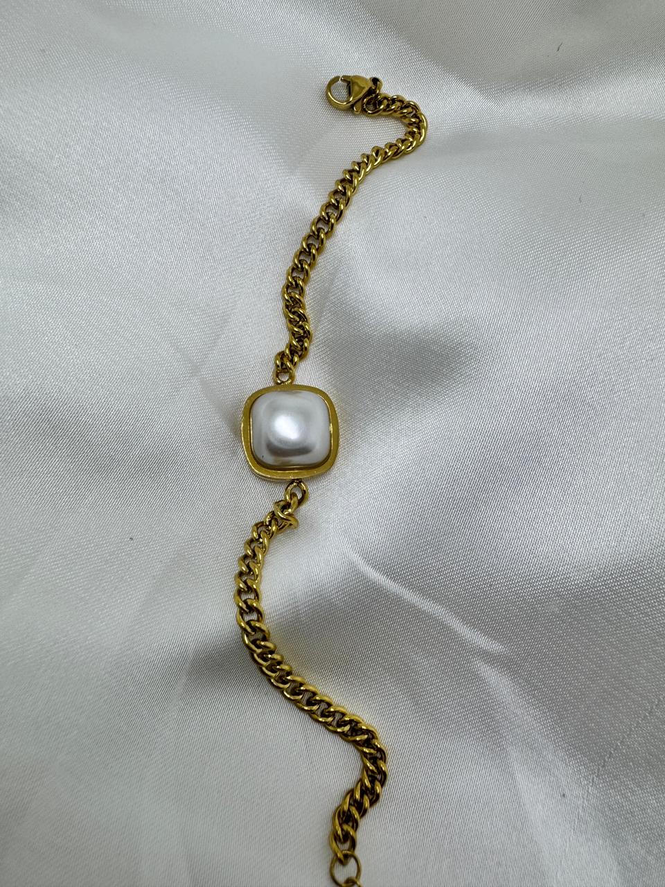 white pearl bracelet